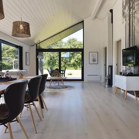 Holiday home Stunning In With Kitchen *