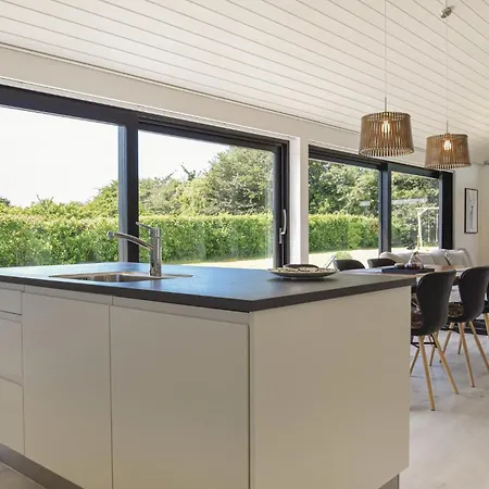 Stunning In With Kitchen Holiday home *