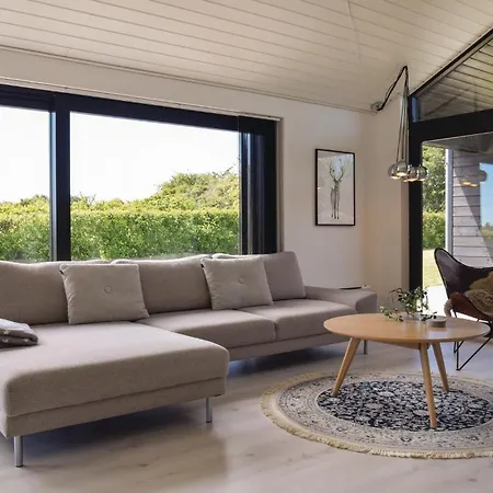 Holiday home Stunning In With Kitchen Humble