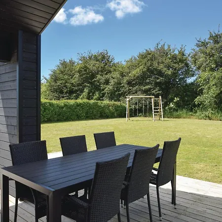 Holiday home Stunning In With Kitchen